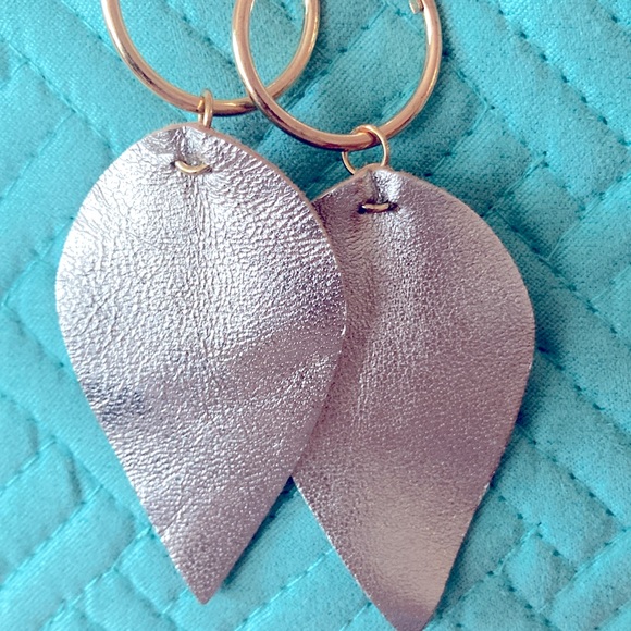 GOLD leather earrings - Picture 3 of 4